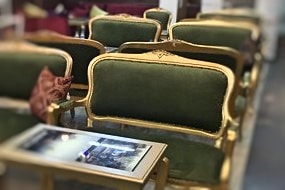 Beyazıtta kafeterya koltuğu döşemesi