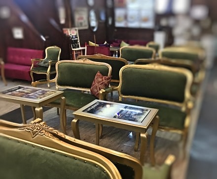 Beyazıt'ta cafe koltukları döşemesi